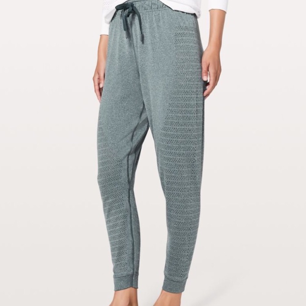 NWT lululemon breeze by jogger